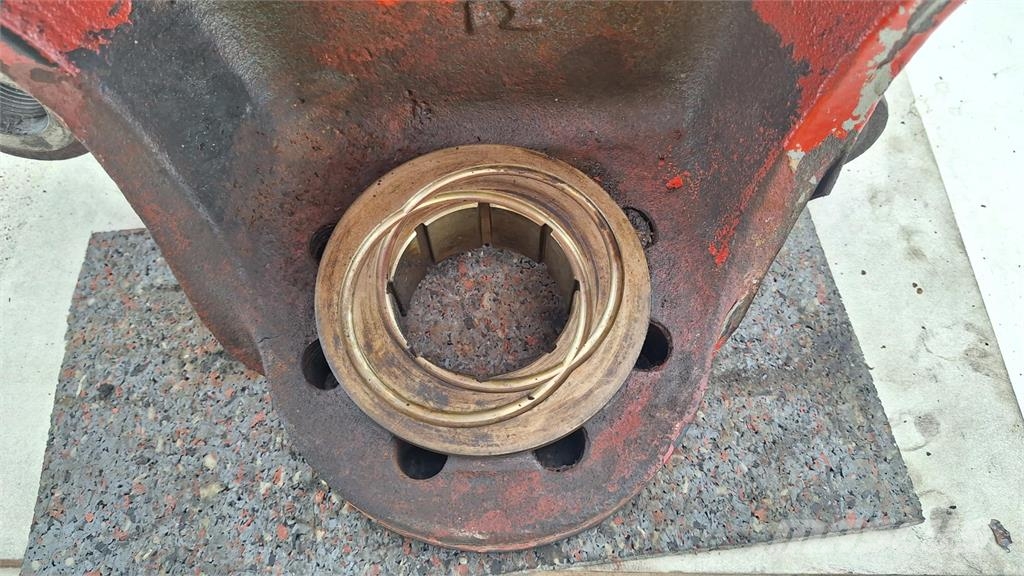 Liebherr LTM 1060 Steering knuckle axle 1 Ejes