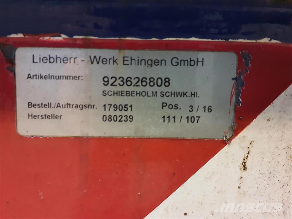Liebherr LTM 1070-4.2 outrigger rear Pacēlāju/krānu aprīkojums