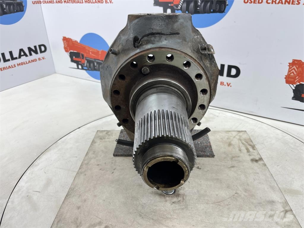 Liebherr LTM 1070-4.2 Steering knuckle 16 holes axle 3 轴