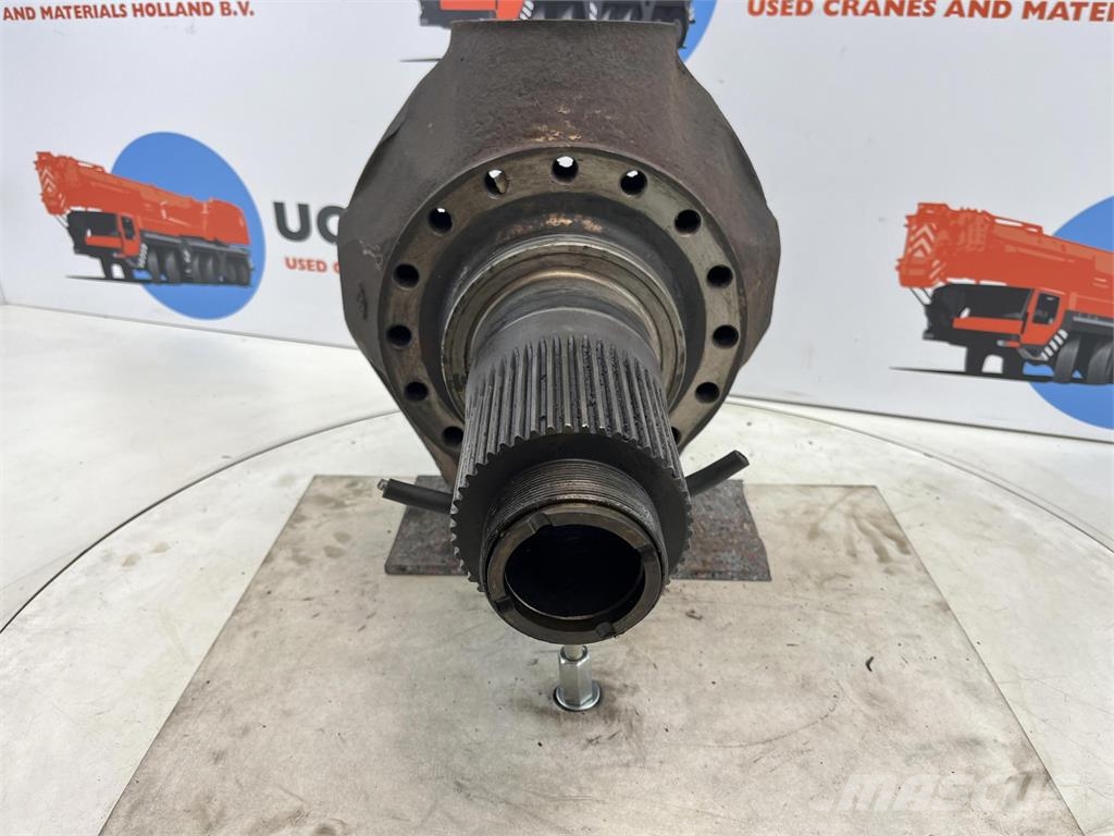 Liebherr LTM 1070 steering knuckle 16 holes axle 3 轴