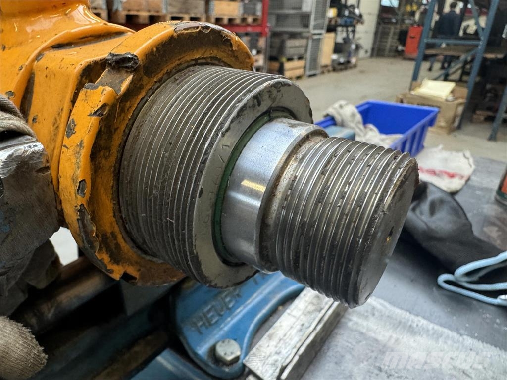 Liebherr LTM 1080/1 slew blocking pin Части и оборудване за кранове