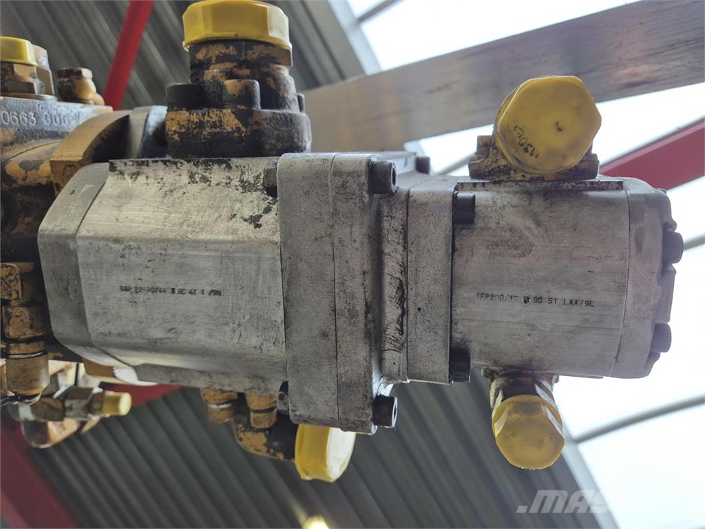 Liebherr LTM 1140 hydraulic pump set Delovi i oprema za kran