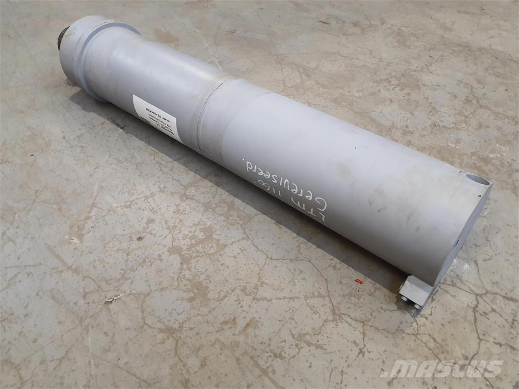 Liebherr LTM 1160 outrigger support cylinder front Εξαρτήματα και εξοπλισμός για γερανούς