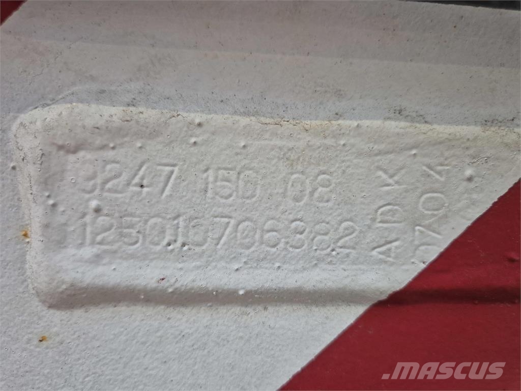Liebherr LTM 1250-6.1 outriggerbeam rear with support cylin Εξαρτήματα και εξοπλισμός για γερανούς