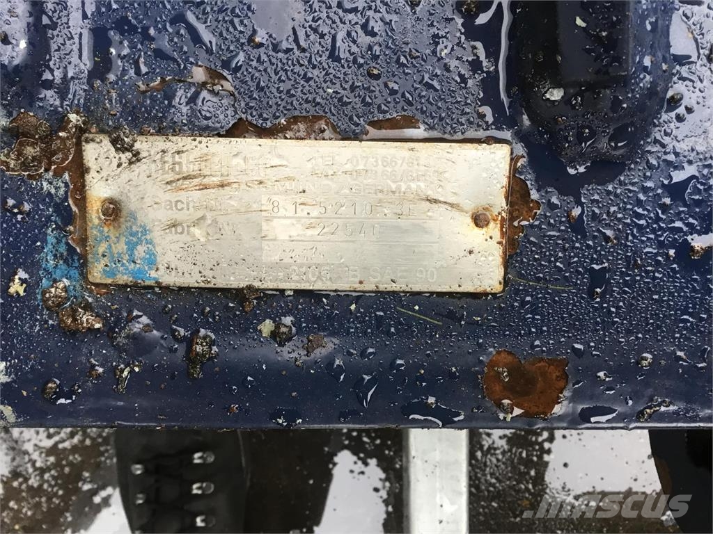 Liebherr LTM 1300 axle 2 轴