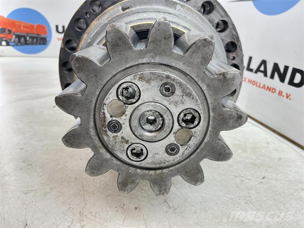 Liebherr LTM 1300 slewing gear Части и оборудване за кранове