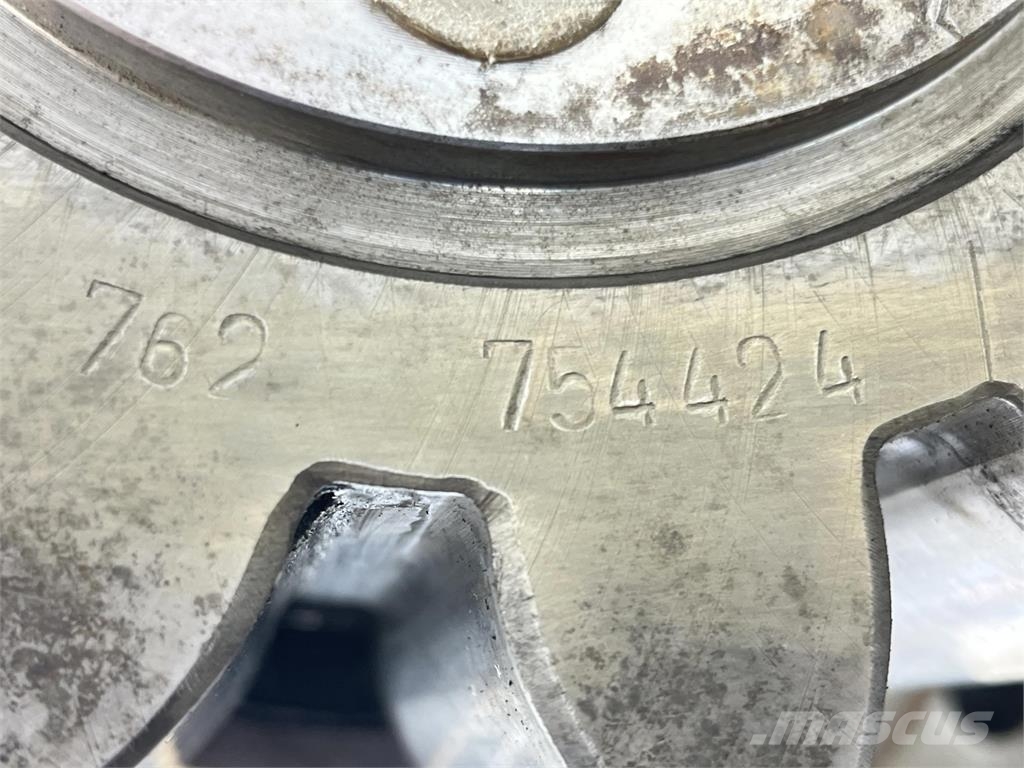 Liebherr LTM 1300 slewing gear Части и оборудване за кранове