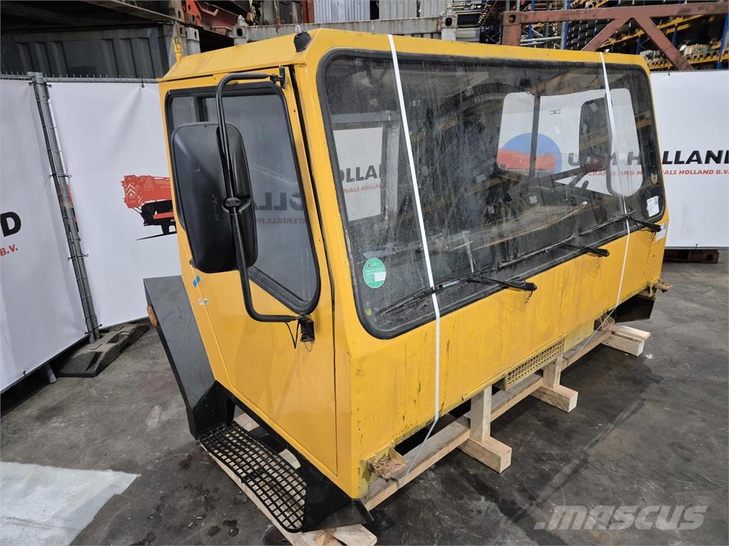 Liebherr LTM drivers cabin Cabina
