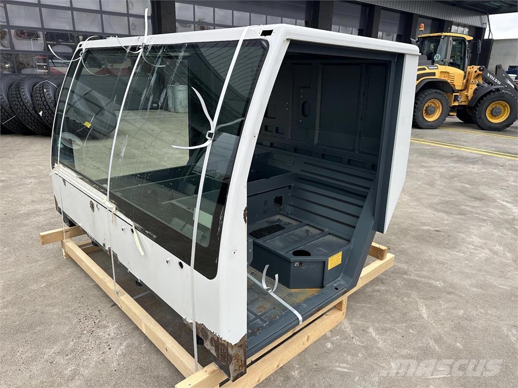 Liebherr LTM drivers cabin Cabins and interior