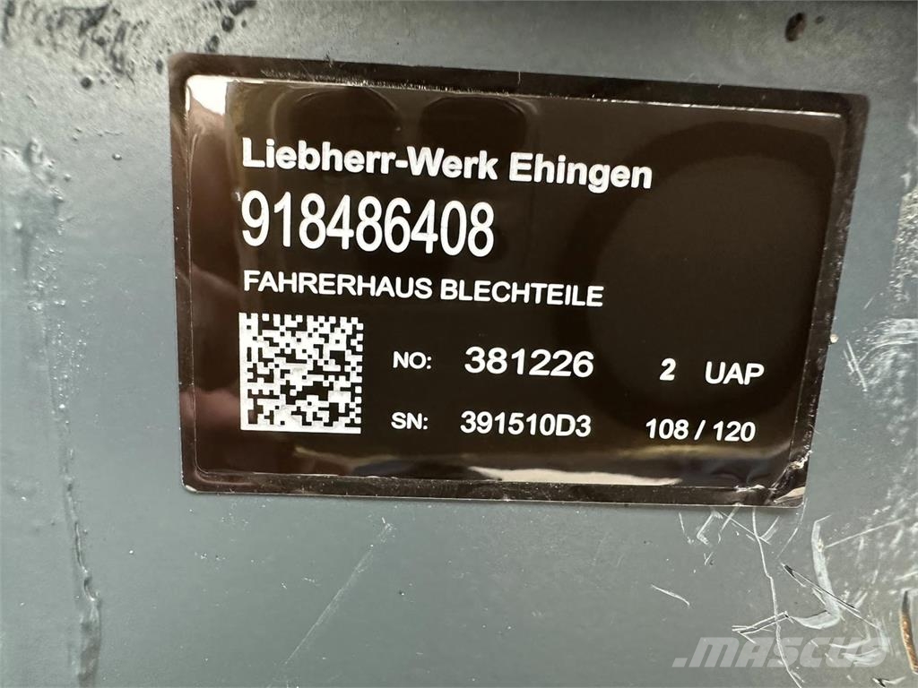 Liebherr LTM drivers cabin Cabins and interior