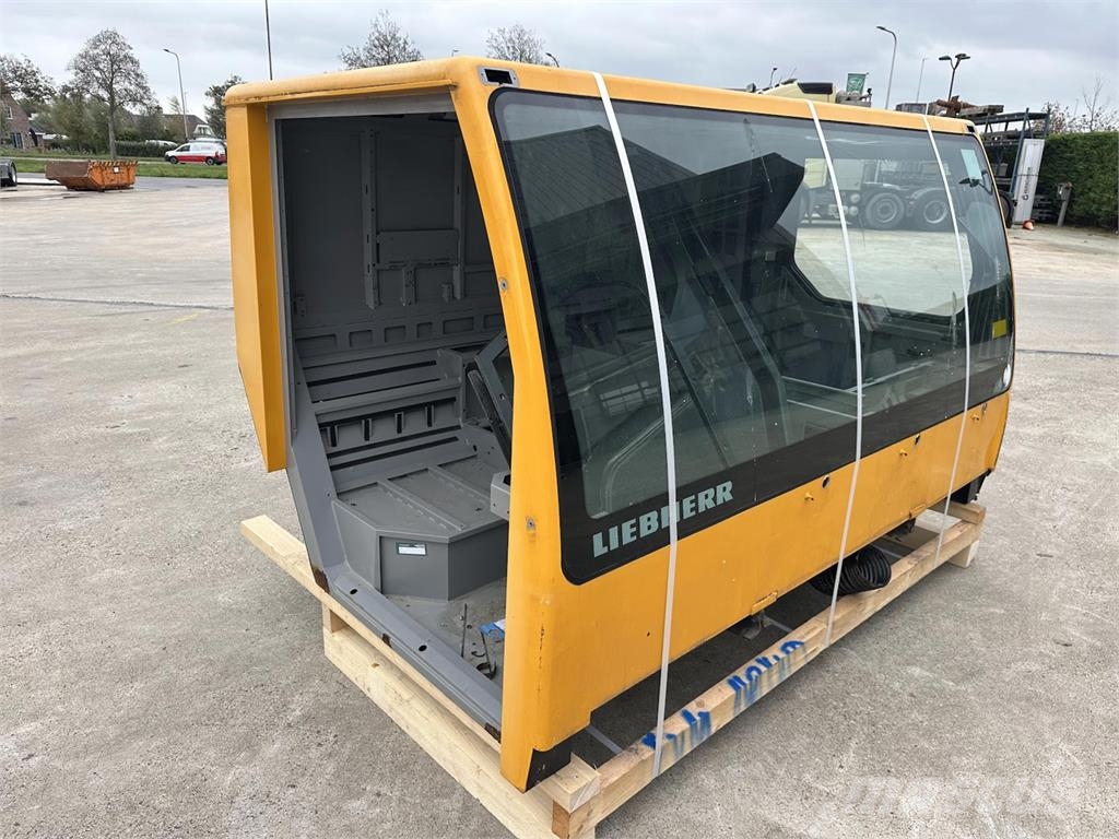 Liebherr LTM lower cab كابينة والداخلية