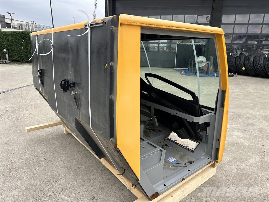 Liebherr LTM lower cab كابينة والداخلية