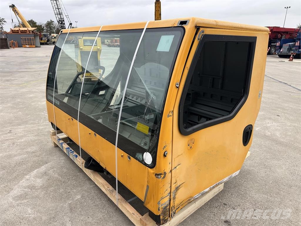 Liebherr LTM lower cab كابينة والداخلية