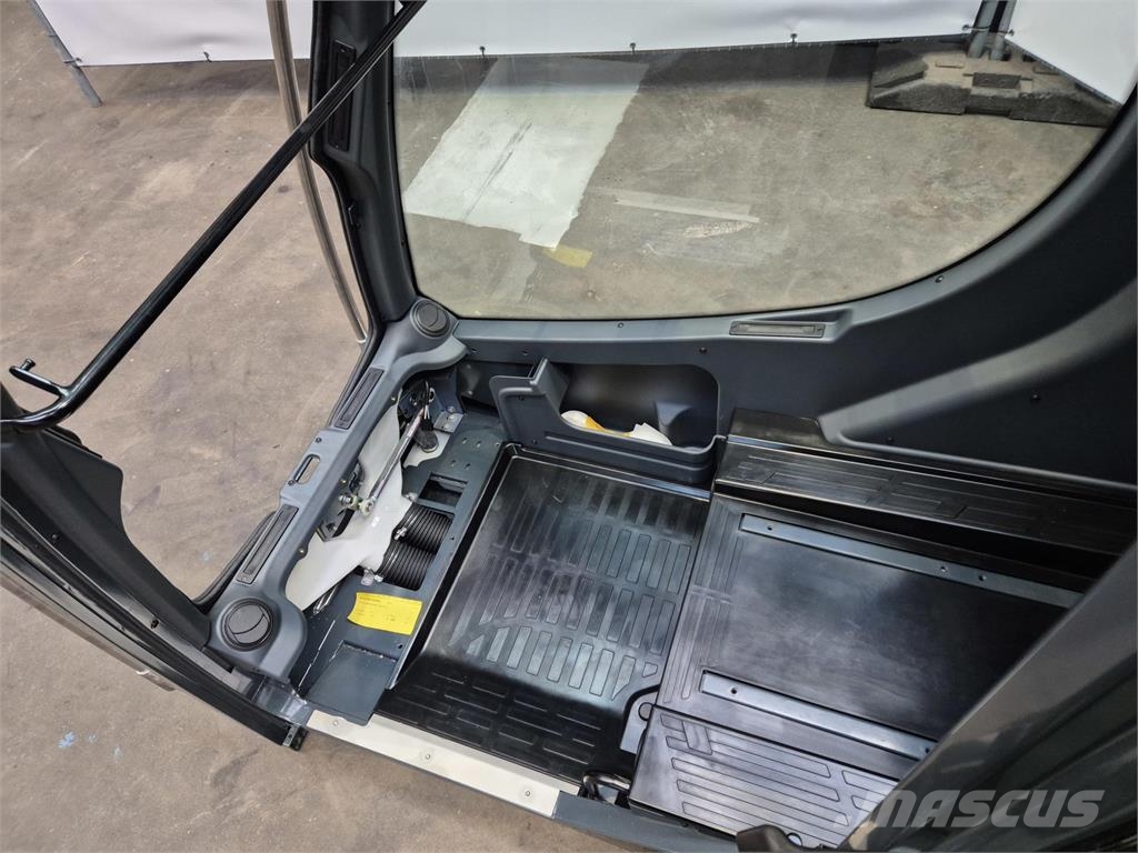 Liebherr LTM upper cab Cabina