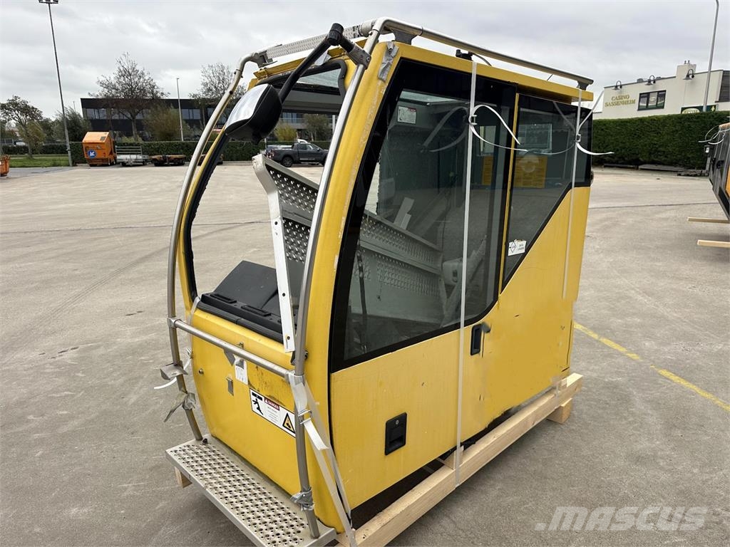 Liebherr LTM upper cab كابينة والداخلية