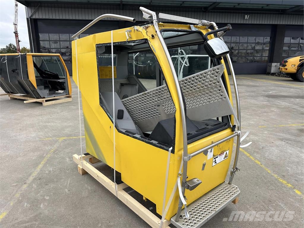 Liebherr LTM upper cab كابينة والداخلية