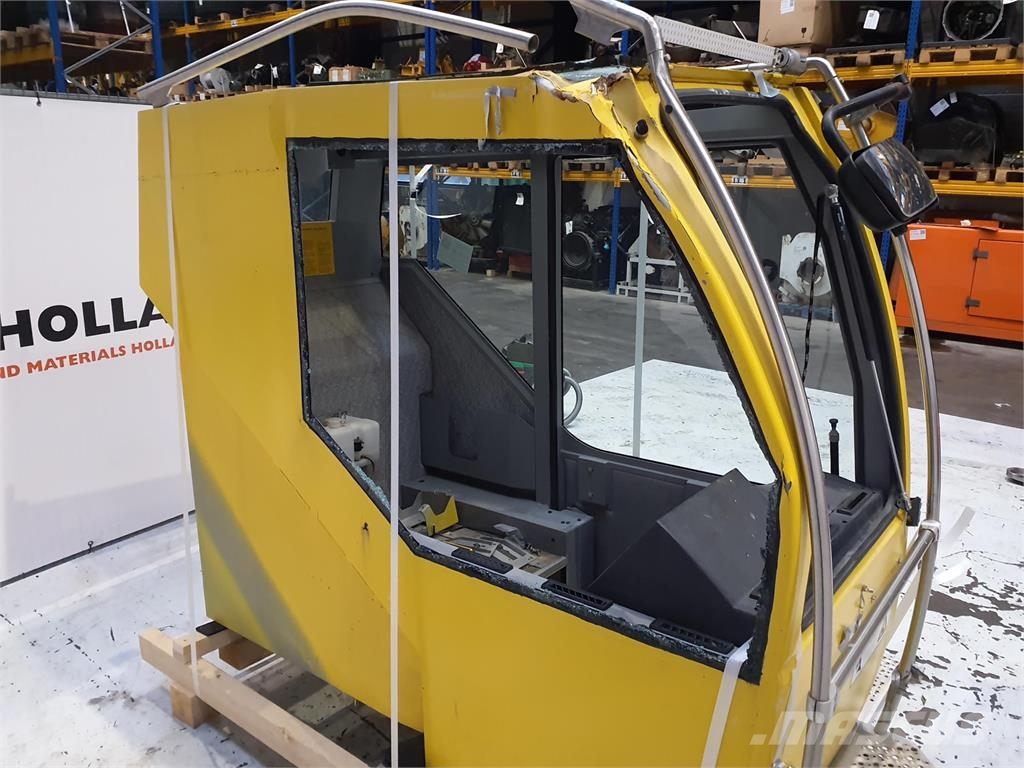 Liebherr LTM upper cab Cabins and interior