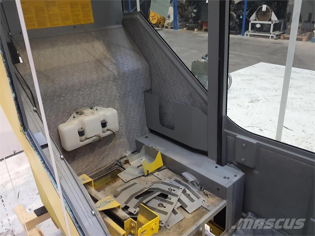 Liebherr LTM upper cab Cabins and interior
