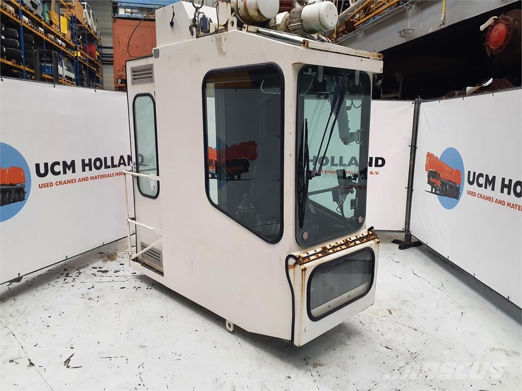 Liebherr MK 80 operators cabin كابينة والداخلية
