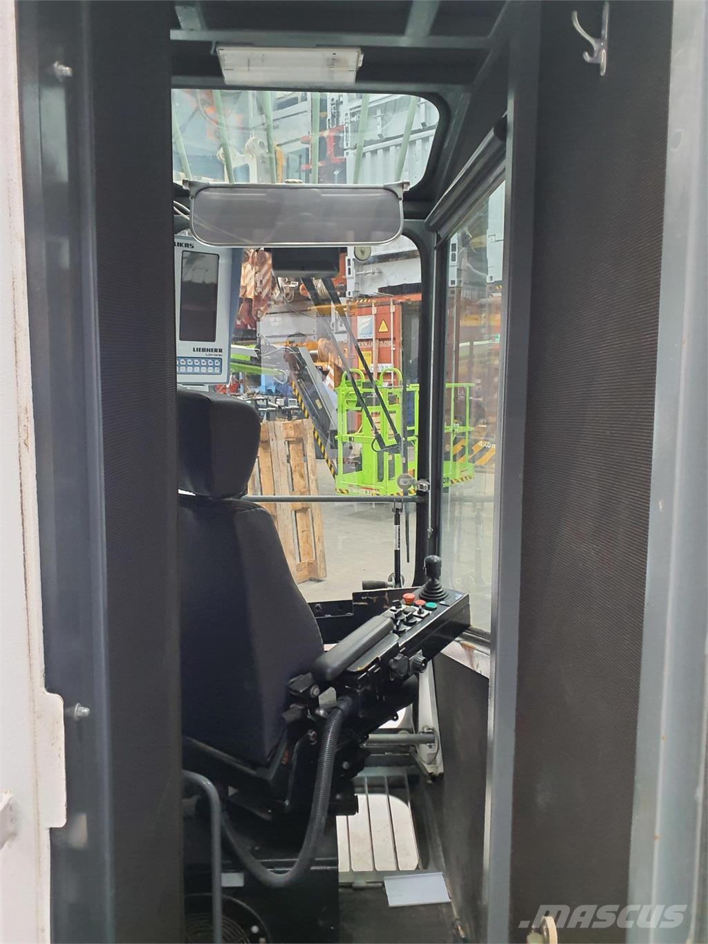 Liebherr MK 80 operators cabin كابينة والداخلية