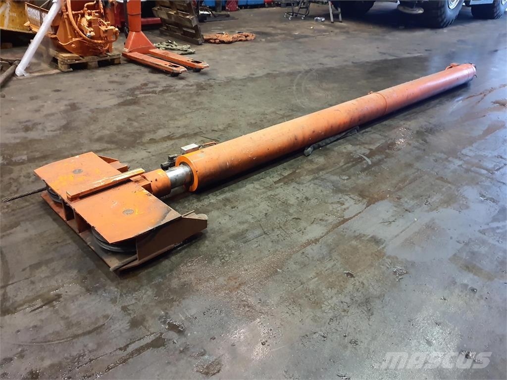 Spierings Spiering SK 598 AT5 erection cylinder Части и оборудване за кранове