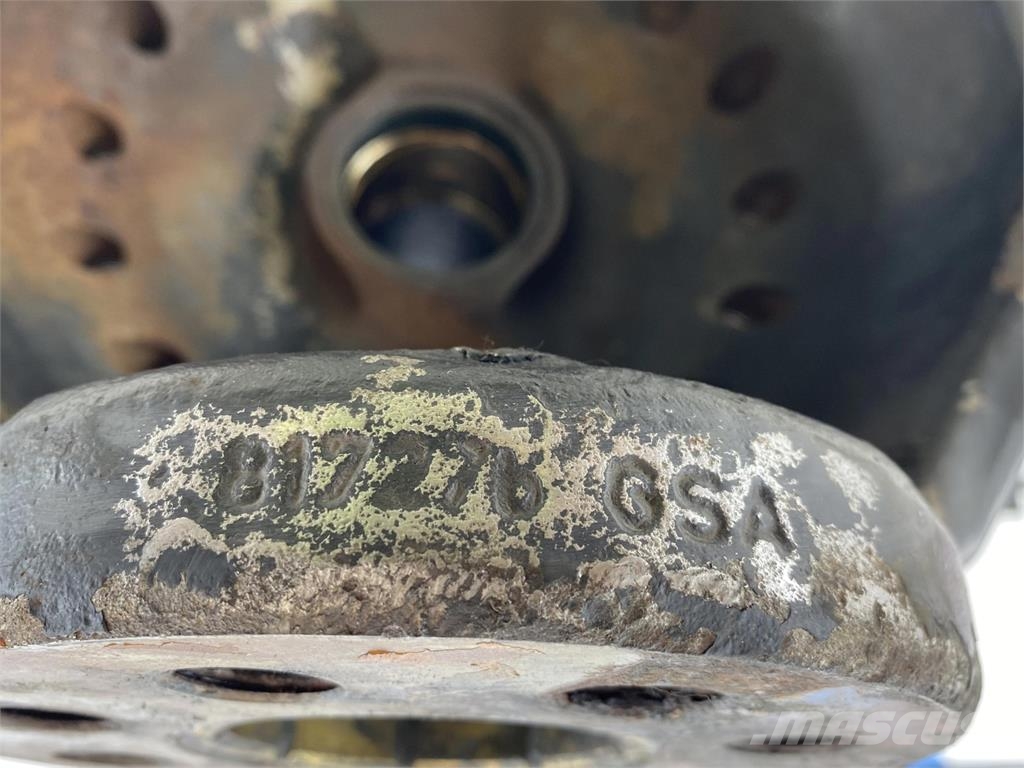 Terex Demag AC 35 Steering knuckle 16 holes axle 2 right محور العجلة