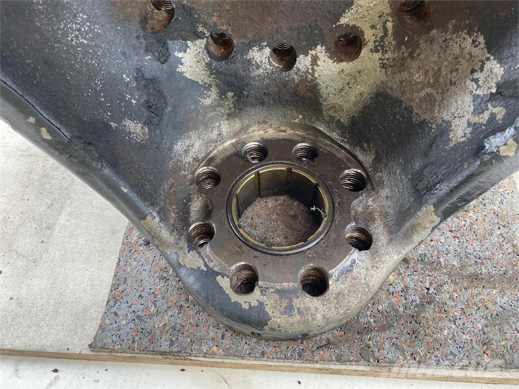 Terex Demag AC 35 Steering knuckle 16 holes axle 2 right محور العجلة