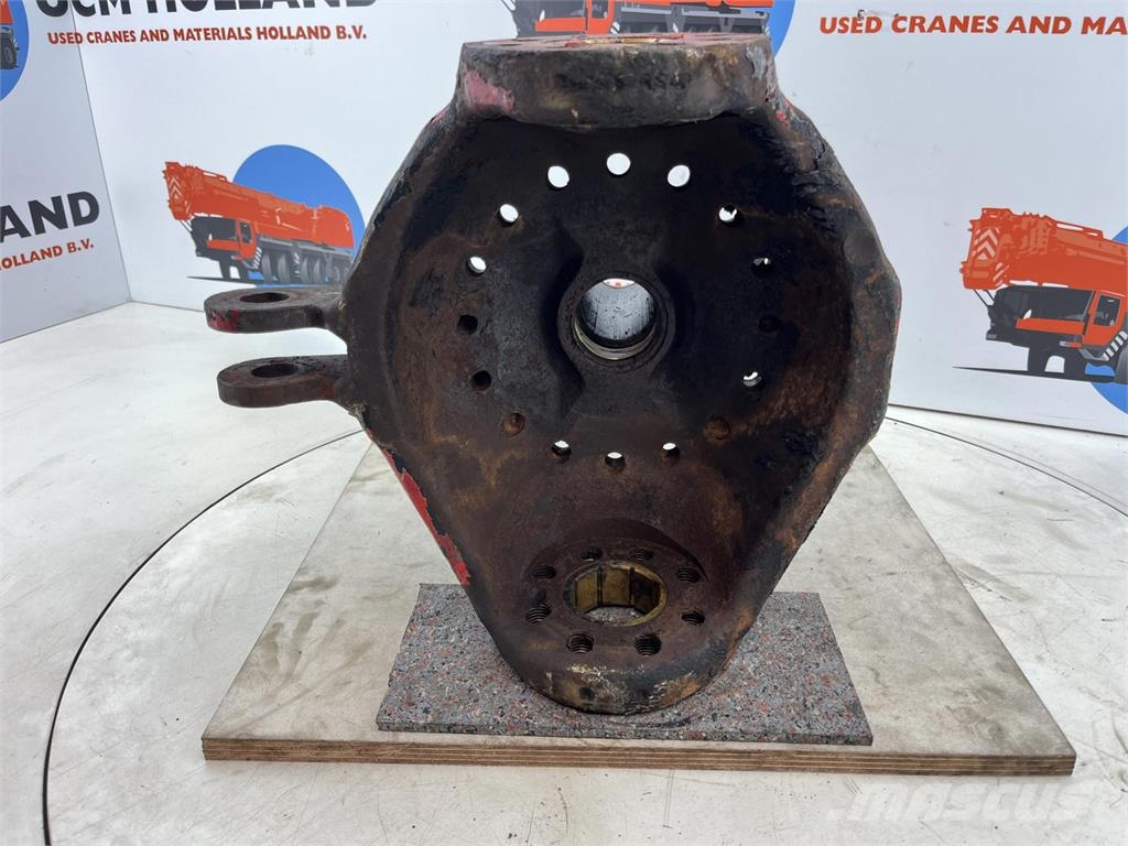 Terex Demag AC 35 Steering knuckle 16 holes axle 2 left Essieux