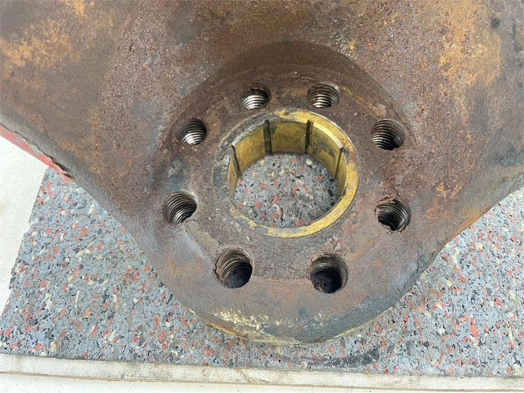 Terex Demag AC 35 Steering knuckle 16 holes axle 2 left Essieux