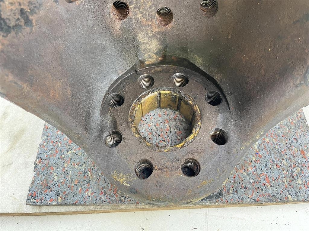 Terex Demag AC35 Steering knuckle 16 holes axle 2 right Axles