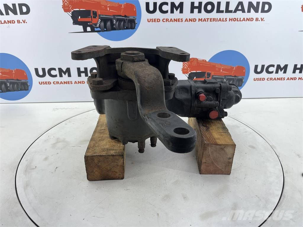ZF Steering box 135bar Части и оборудване за кранове
