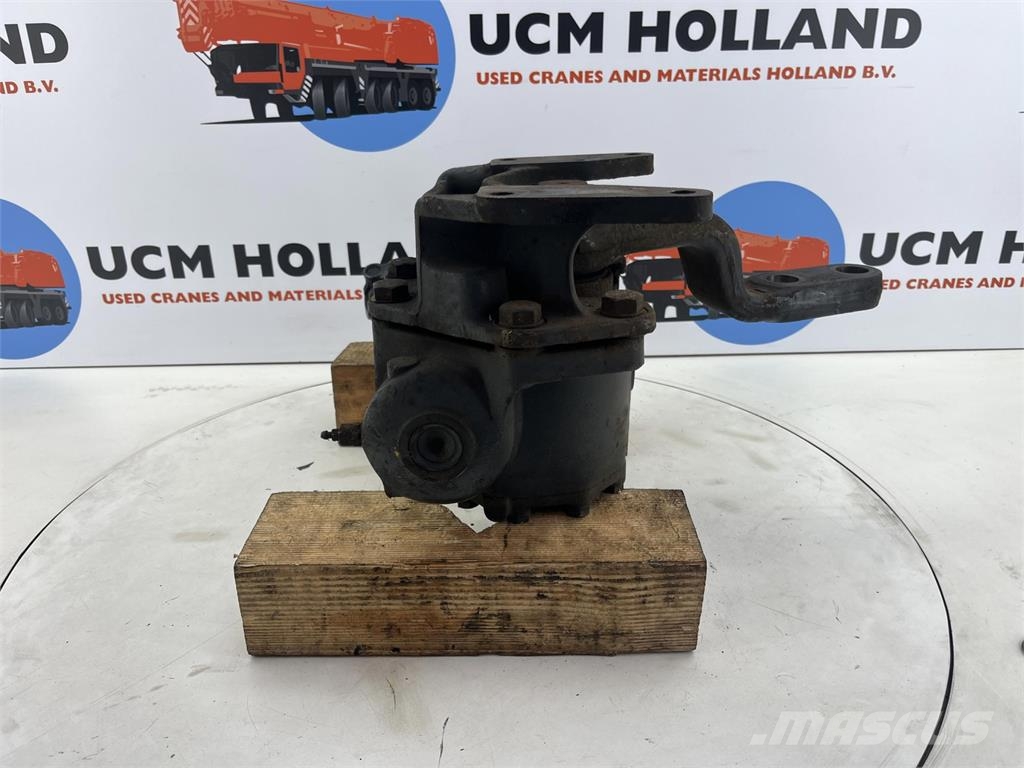 ZF Steering box 135bar Части и оборудване за кранове
