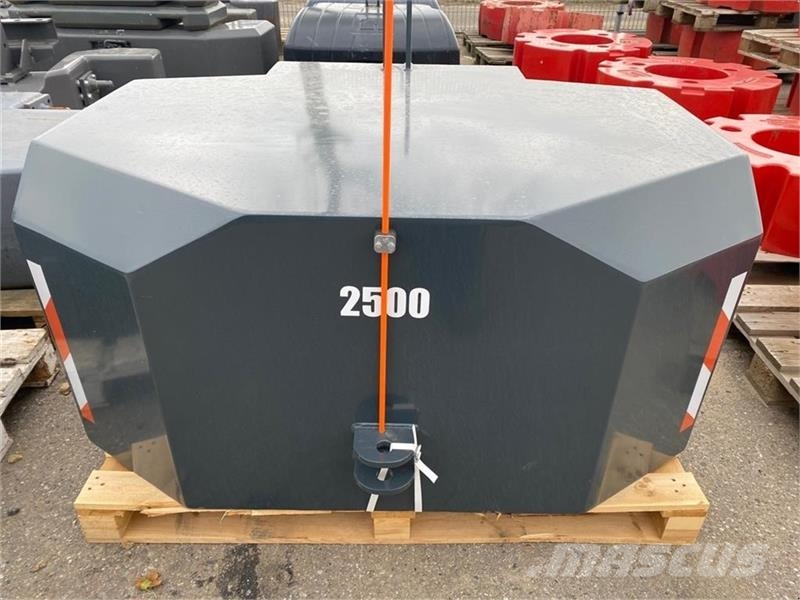 - - - 2.500 kg. vægtklods Ostala dodatna oprema za traktore