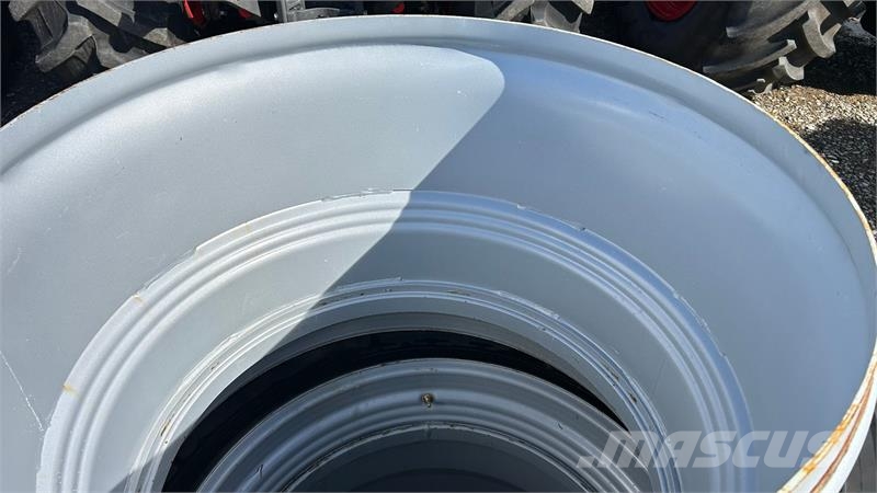 Alliance 480/95R54-46 + 520/70R38-38 til Fendt 1000 serie D Dekk, hjul og felger