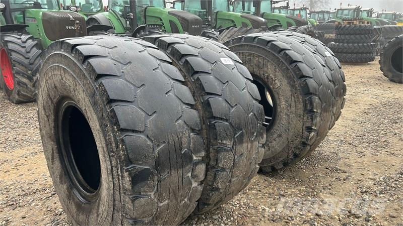 BKT 23.5R25 Banden, wielen en velgen