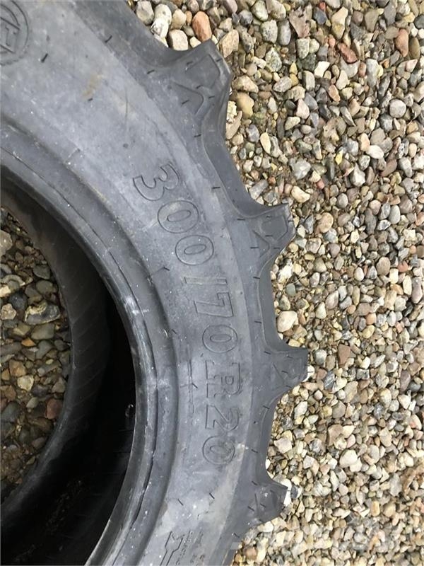 BKT 300/70R20 Nye Banden, wielen en velgen