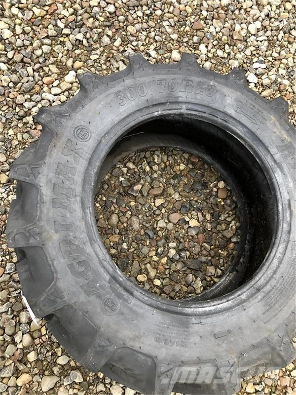 BKT 300/70R20 Nye Banden, wielen en velgen
