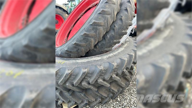 BKT 320/90R54 + 230/95R44 - stilbare fælge 8+10 1.65m Gume, točkovi i felne