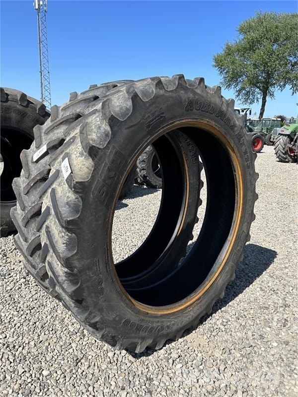 BKT 380/90 R50 Banden, wielen en velgen