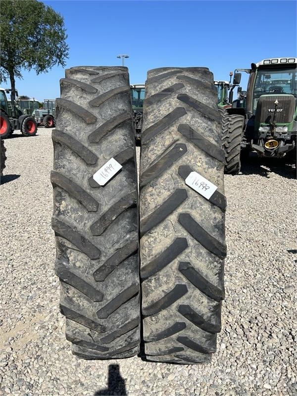 BKT 380/90 R50 Banden, wielen en velgen
