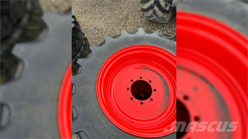 BKT 380/90R46 + 380/85R30 - Fendt 415 spor 1.75m 8+8 h Gume, točkovi i felne