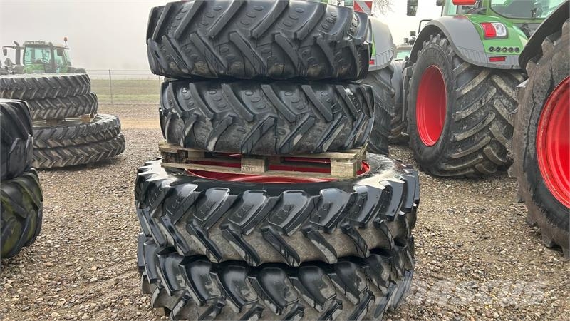 BKT 380/90R46 + 380/85R30 - Fendt 415 spor 1.75m 8+8 h Gume, točkovi i felne