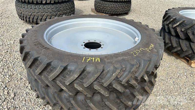 BKT 380/90R54 + 380/85R38 - spor 2.25m 10 huls bag + s Reifen