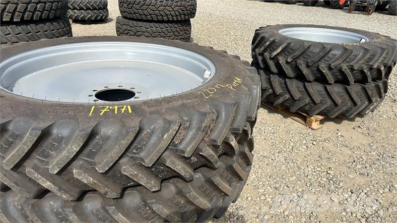 BKT 380/90R54 + 380/85R38 - spor 2.25m 10 huls bag + s Reifen
