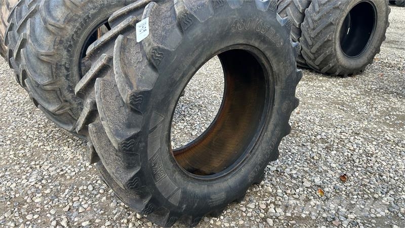 BKT 480/65R28 Banden, wielen en velgen