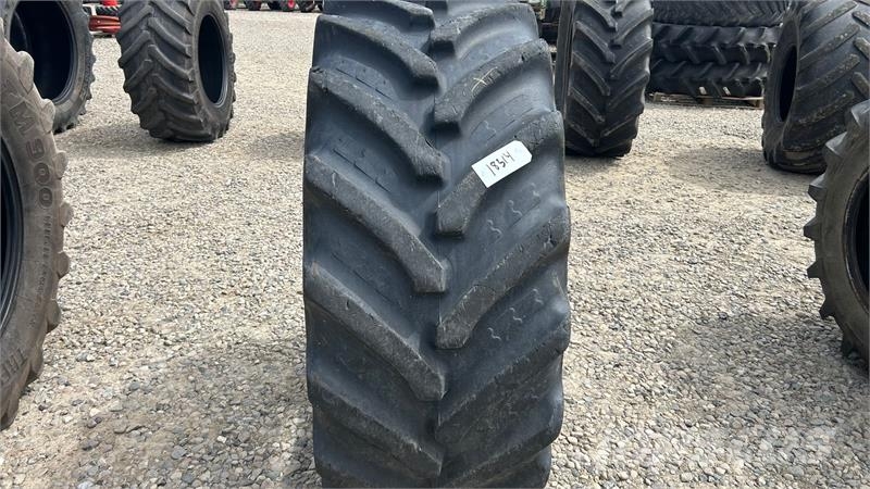 BKT 600/65R34 Banden, wielen en velgen