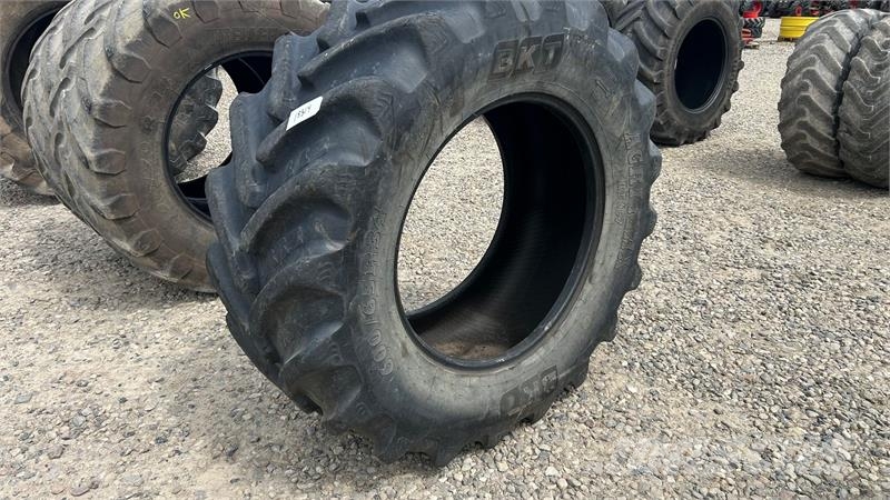 BKT 600/65R34 Banden, wielen en velgen