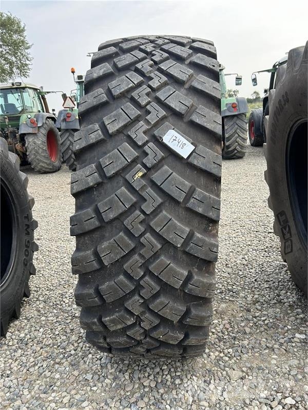 BKT 650/85R38 Banden, wielen en velgen