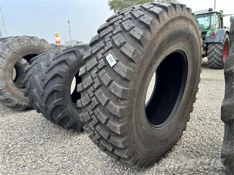 BKT 650/85R38 Banden, wielen en velgen