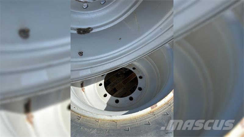 BKT 710/50R26.5 FL 630 - 10 huls ET-50 Gume, točkovi i felne